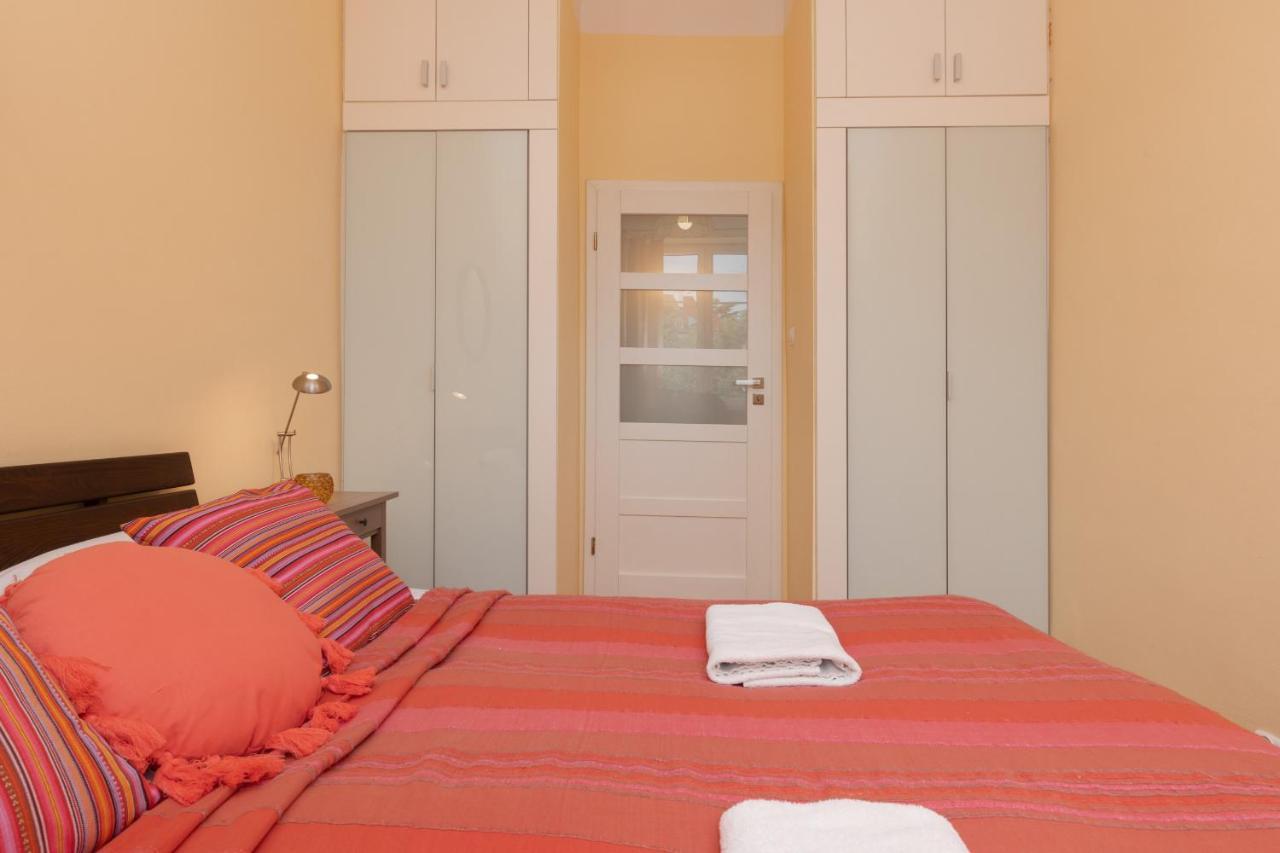 Warsaw New Town Square Apartment For 5 Guests By Noclegi Renters Extérieur photo