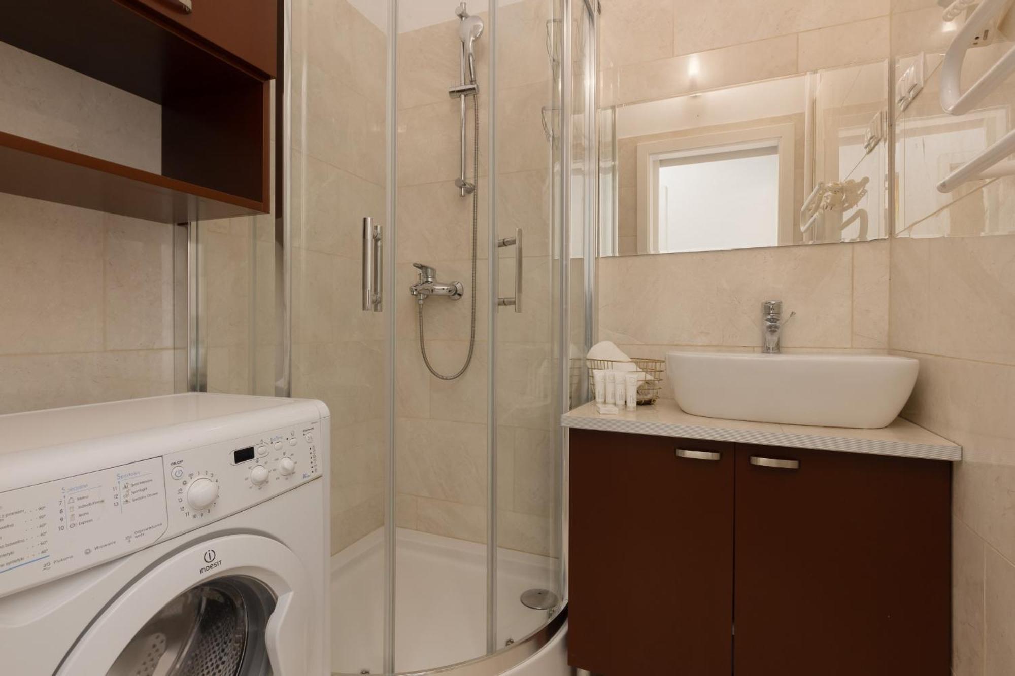 Warsaw New Town Square Apartment For 5 Guests By Noclegi Renters Extérieur photo