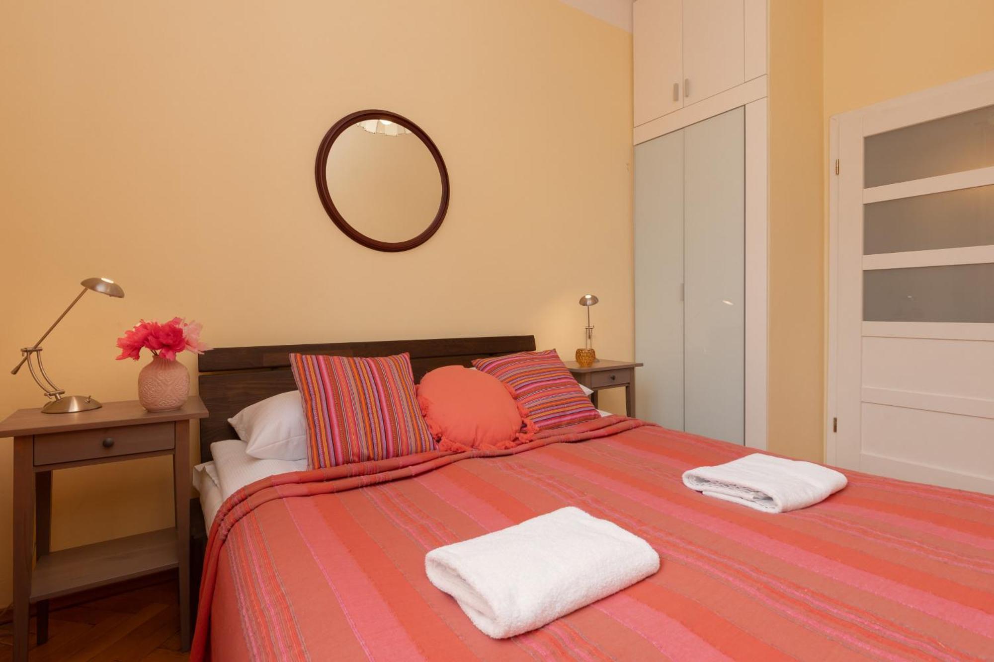 Warsaw New Town Square Apartment For 5 Guests By Noclegi Renters Extérieur photo